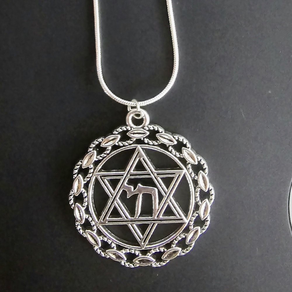STAR OF DAVID CHAI SILVER LACE DISC JUDAIC SYMBOLISM NECKLACE